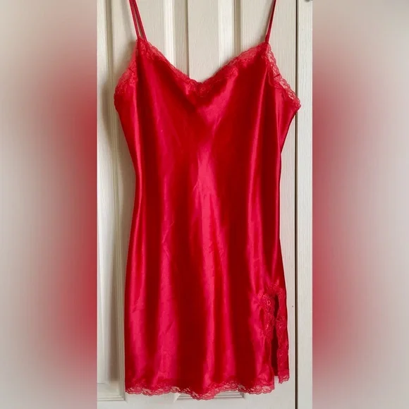Vintage Victoria’s Secret red lace slip - Picture 3 of 9